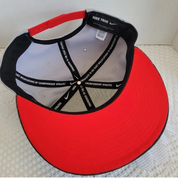 Lebron James Nike Hat Snapback Adjustable NBA Basketball Cleveland Cavaliers - Picture 6 of 7